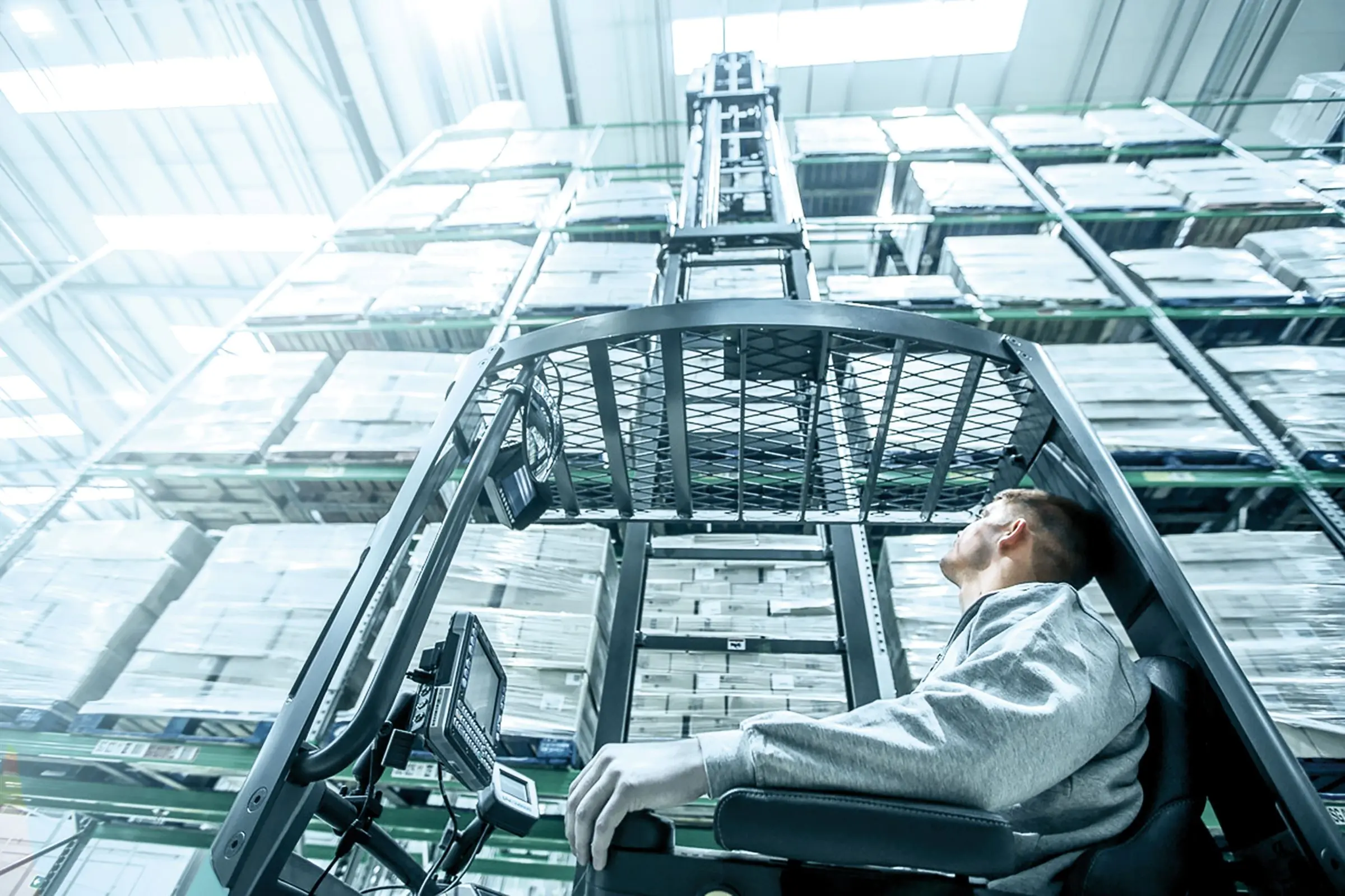 gabelstapler-im-lager-logisnext